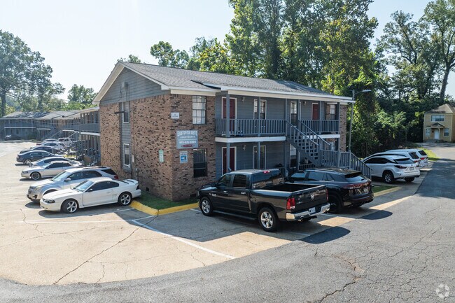 Apartamentos en Eastover Drive - The Apartments at Lake Hill