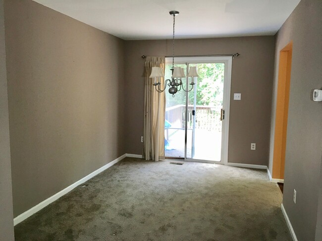 Building Photo - Charming 3 Bedroom/2.5 Bathroom Home in Owing Mills, MD!