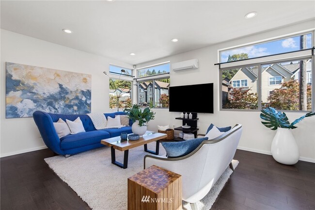 Building Photo - 5031 Delridge Way SW