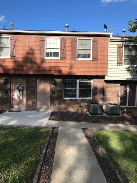 Front Of Townhouse - 908 Church St