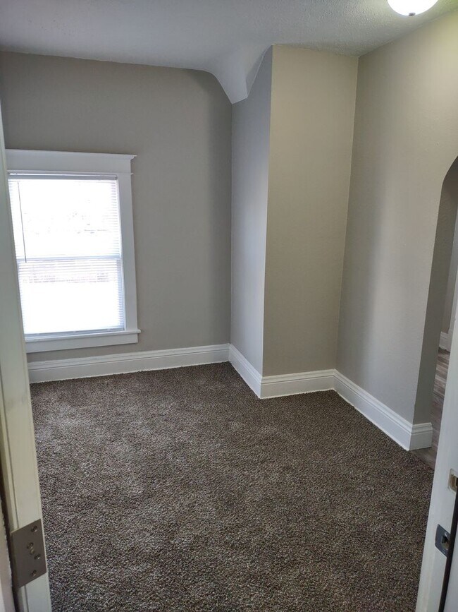 Building Photo - Sandoval Rentals (3820 S. 24th St. Omaha, ...
