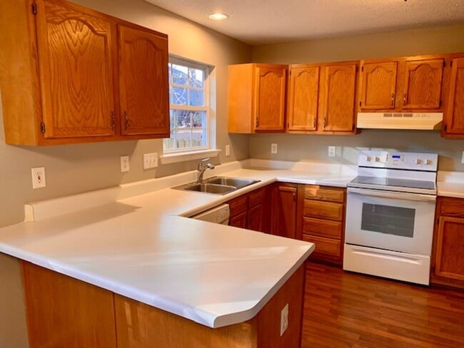 Building Photo - 107 Climbing Ivy Ct