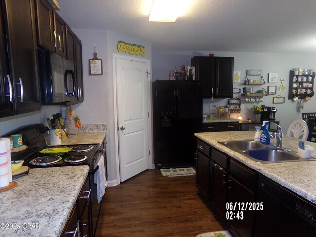 Foto del edificio - 7150 Riverbrooke St
