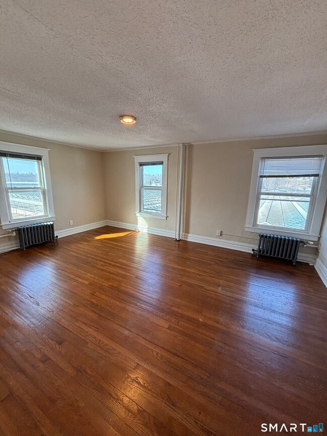 Building Photo - 409 Main St