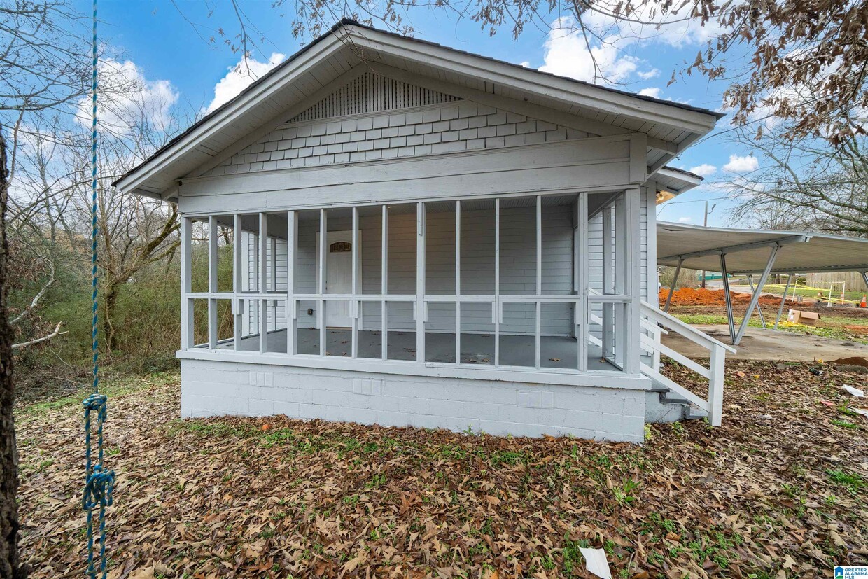 Primary Photo - 121 Holt Ave