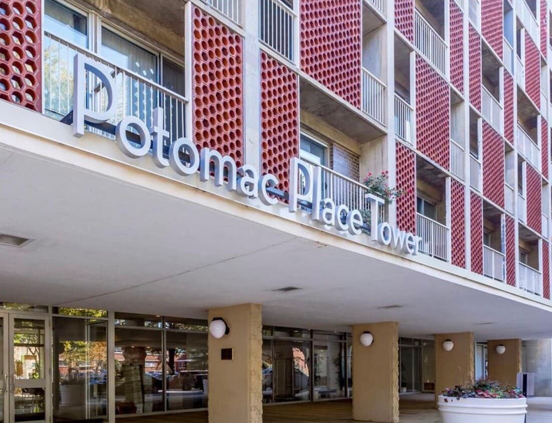 Updated 1+ 1 condo w/ Parking in SW DC - - Updated 1+ 1 condo w/ Parking in SW DC -