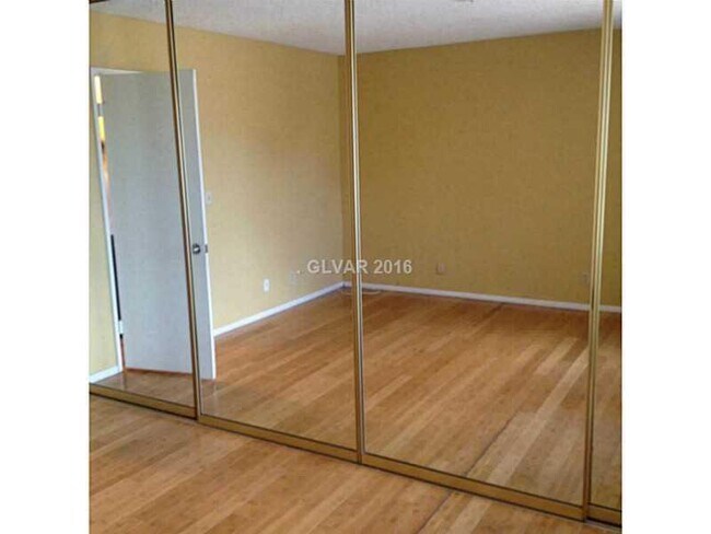 Foto del edificio - 7340 Empress Dr