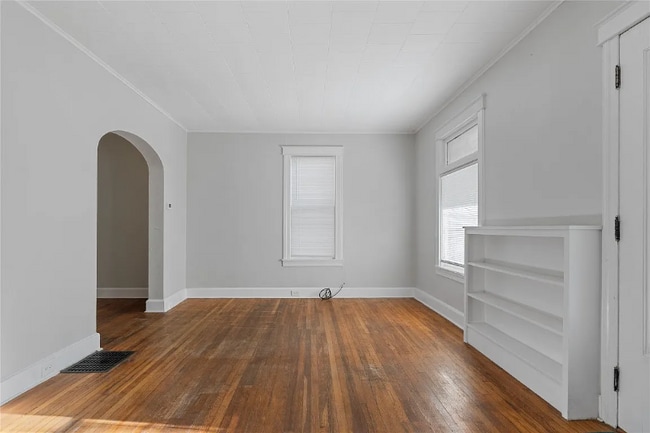 Building Photo - 25 Duane Ave