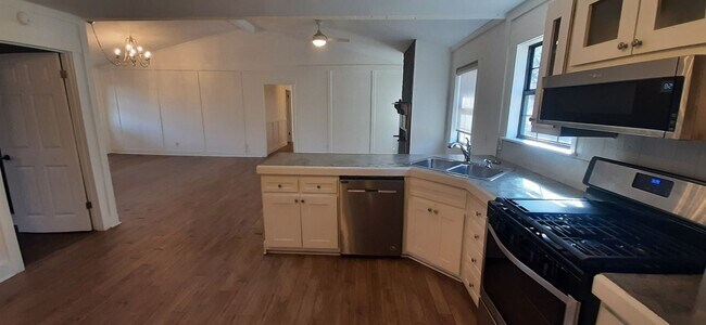 Foto del edificio - 156 Bailey St