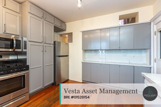 Foto del edificio - 301-303 Corbett Avenue