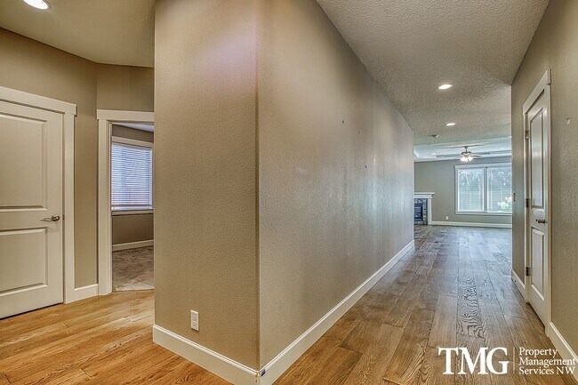Foto del edificio - Contemporary 3 Bed 2 Bath in Battle Ground...