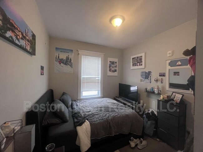 Building Photo - 247 L St