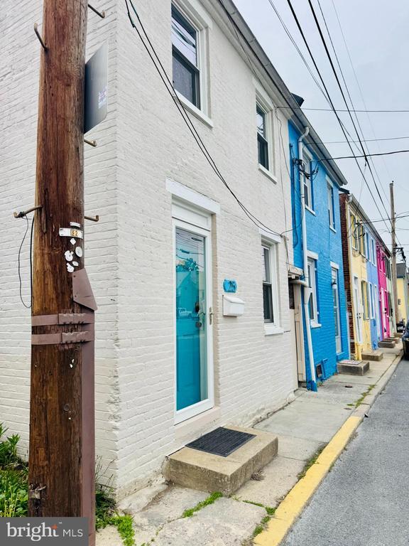 Building Photo - 25 Degrange St