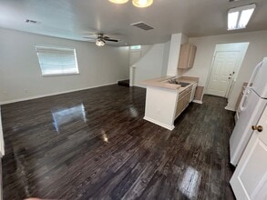 Building Photo - 933-935 Sagewood Trail