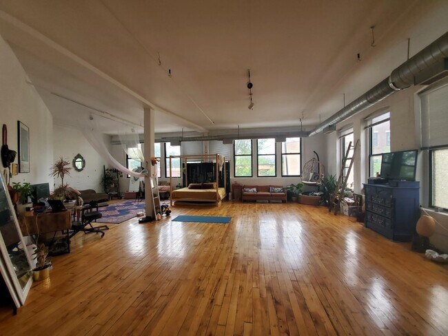 Foto del edificio - 1733 N Milwaukee Ave