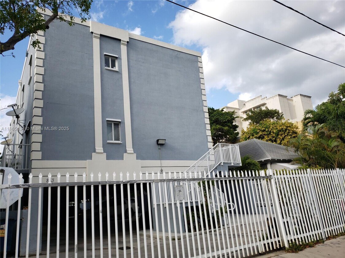 Foto principal - 853 SW 2nd St