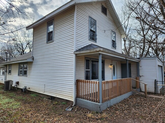 Building Photo - Spacious 3-Bedroom, 2-Bathroom Home AVAILABLE NOW!!