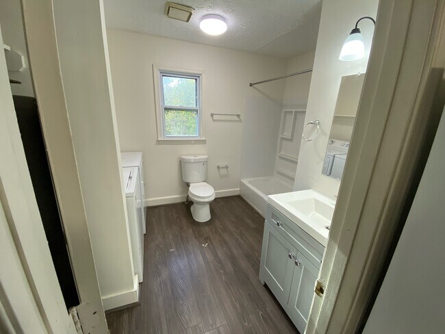 Baño - 481 Midgett Farm Rd