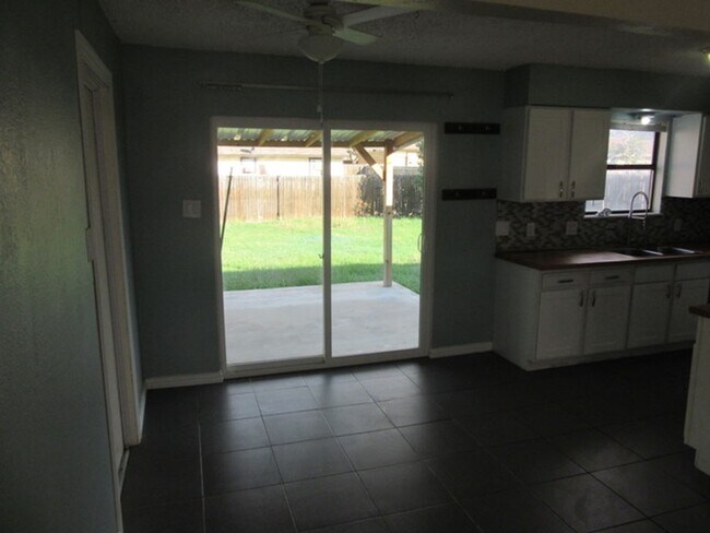 Building Photo - 3673 Scranton Ln