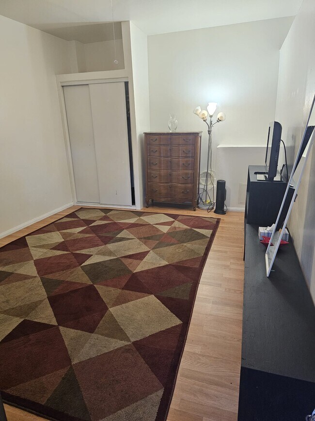 Foto del edificio - 2101 Coldwater Canyon Dr