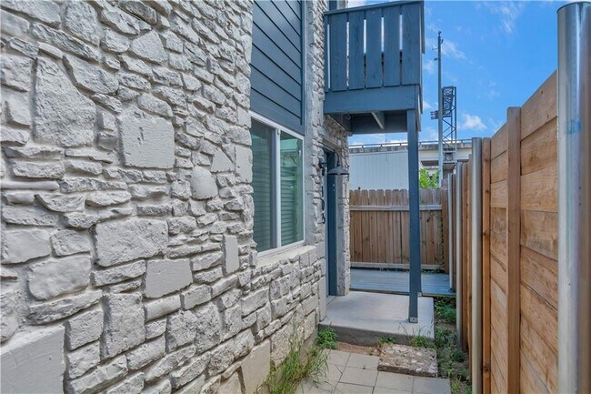 Building Photo - 3503 Harmon Ave