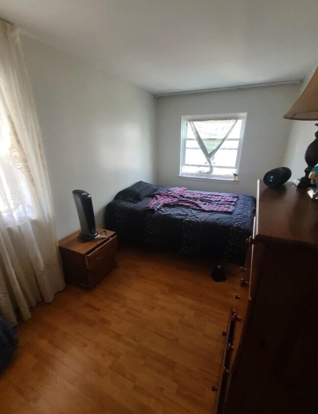 Foto del edificio - 120 Wyona St