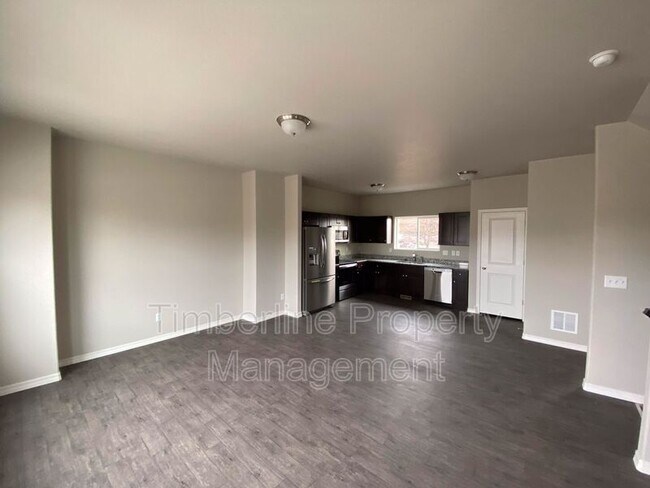 Building Photo - 889 Grissom Dr.