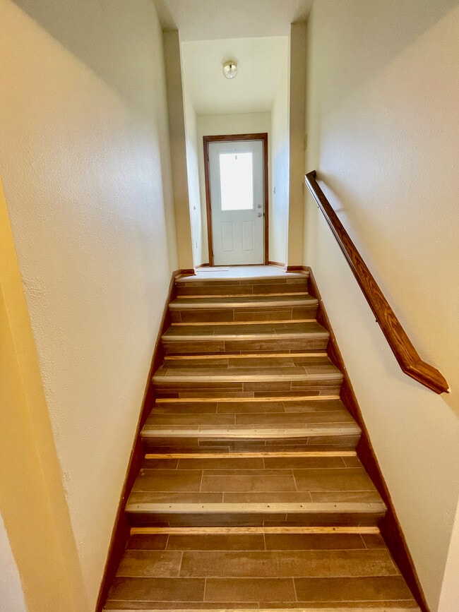 Building Photo - 902 W Lincoln Ave #2