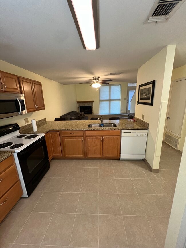 Kitchen-2 - 302 Saint Andrews St