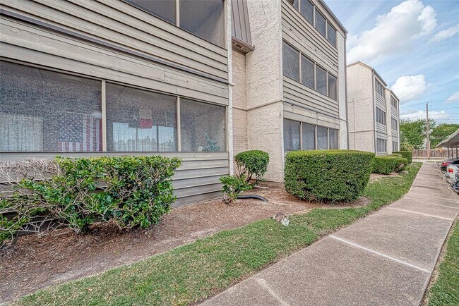 Foto del edificio - 3025 Walnut Bend Ln