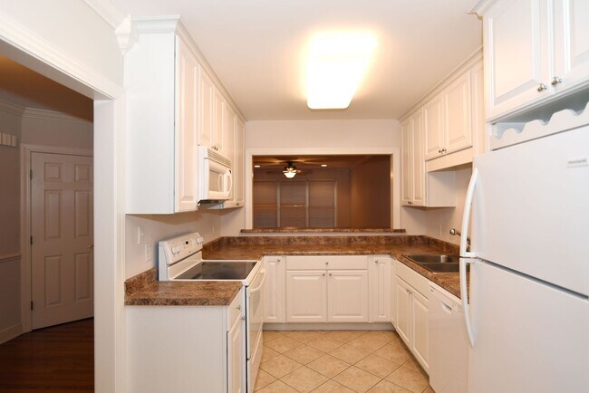 Building Photo - 4890 Independence Dr