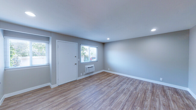 Building Photo - 318 E Fallbrook St