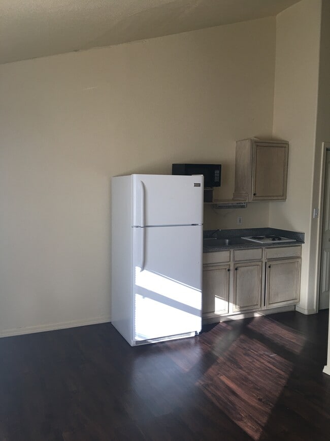 Building Photo - 4986 Raintree Cir