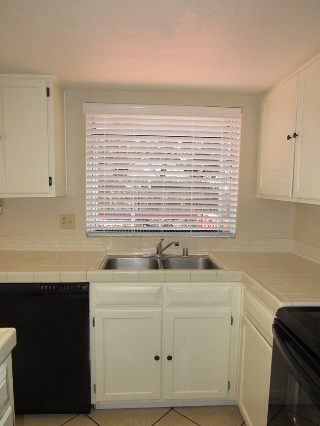 Building Photo - 2727 Santa Ana Dr.
