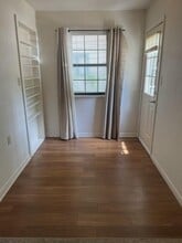 Building Photo - 728 W San Antonio St