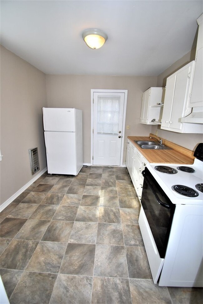 Building Photo - 936 Woody Hills Dr