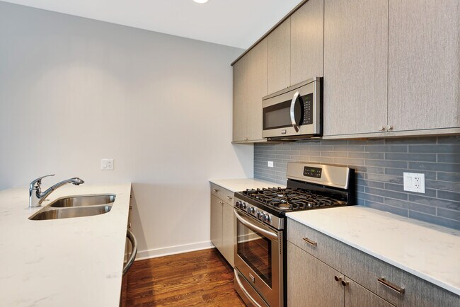 Building Photo - 2025 N Natchez Ave