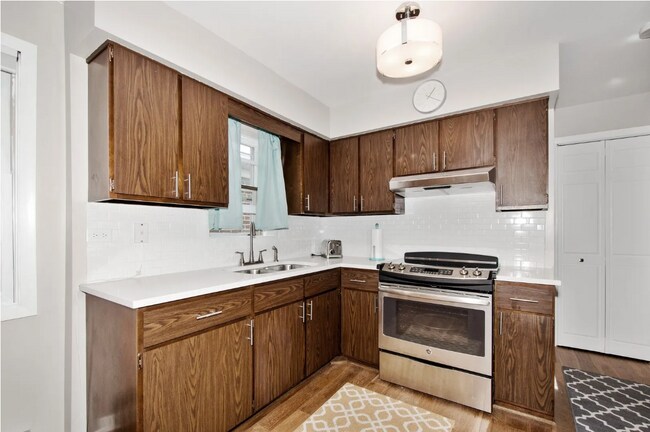 Foto del edificio - 4826 N Linder Ave
