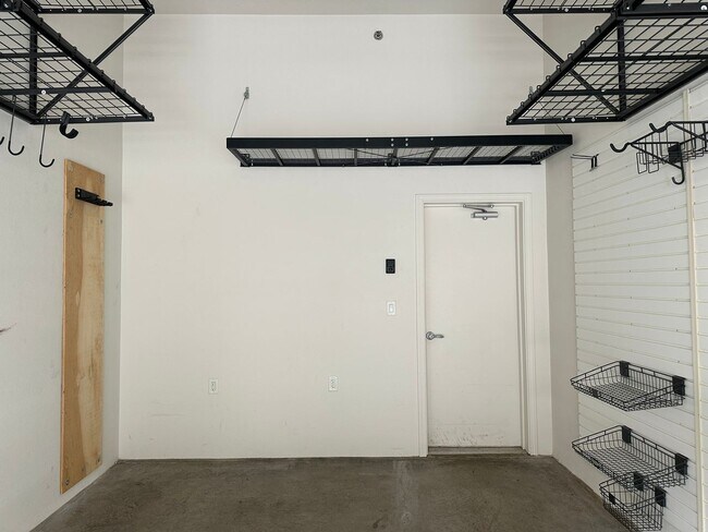 Building Photo - Welcome to the second city of Kapolei. Thi...