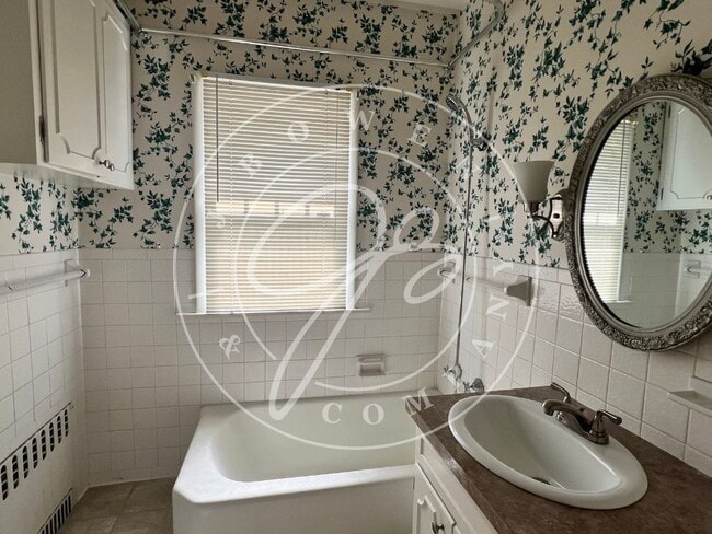 Building Photo - Charming 3-Bed, 2-Bath Gem on Loxley Road ...