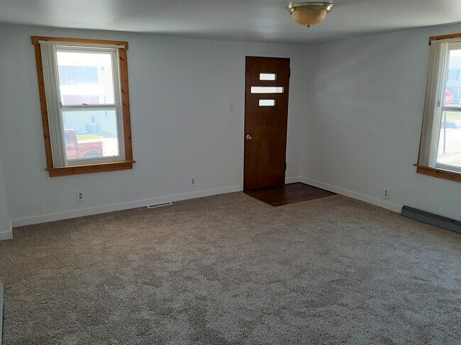 Living Room Pic #1 - 1005 Church St