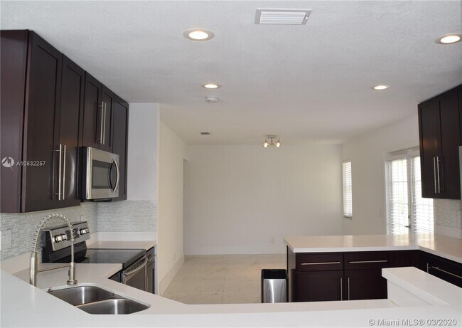 Foto del edificio - 1390 Seabay Rd