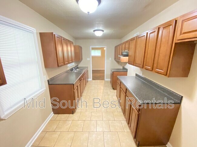Foto del edificio - 3443 Obion Dr