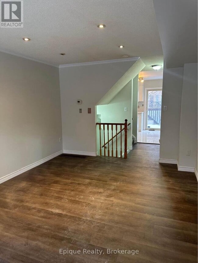 Building Photo - 75 Strathaven Dr
