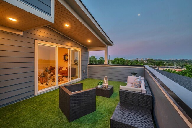 Building Photo - 3203 Resha Ln