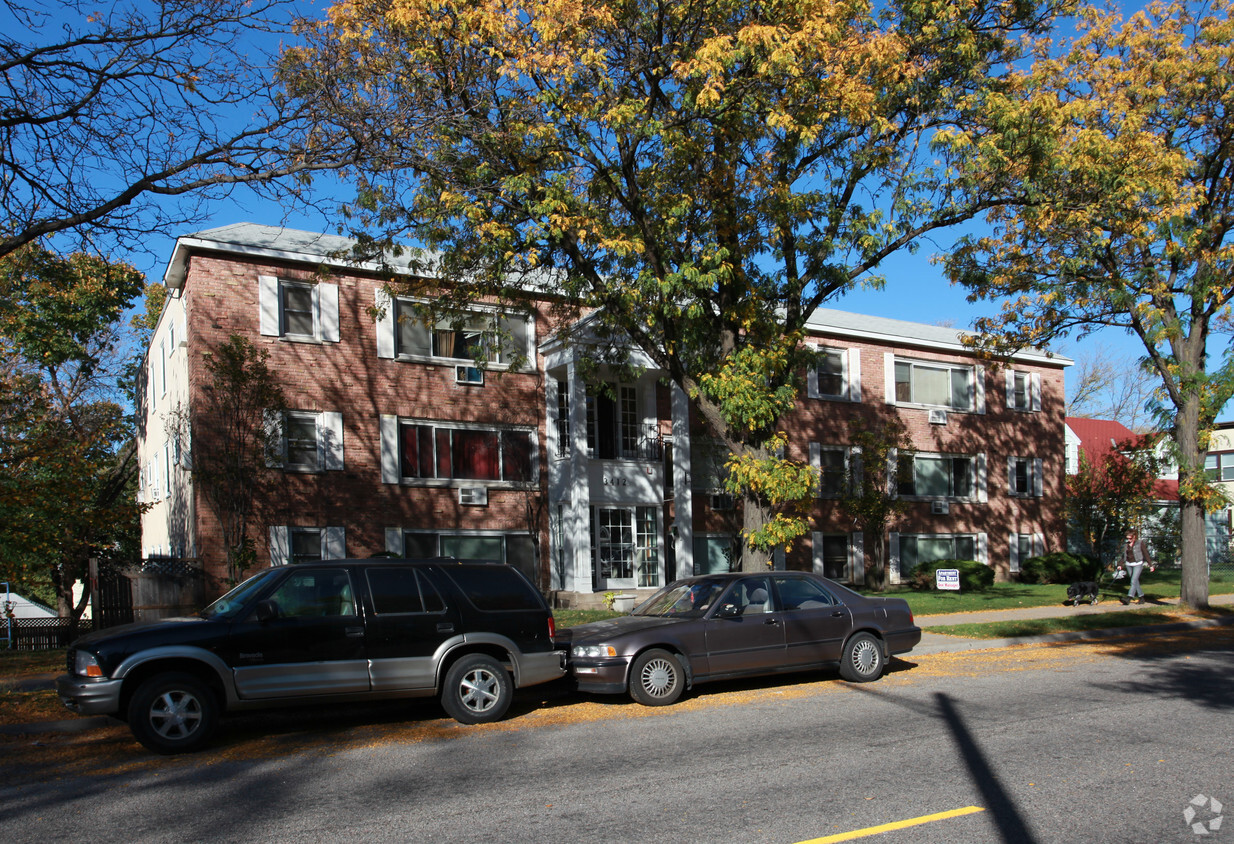 Building Photo - Bloomington Avenue Apartments