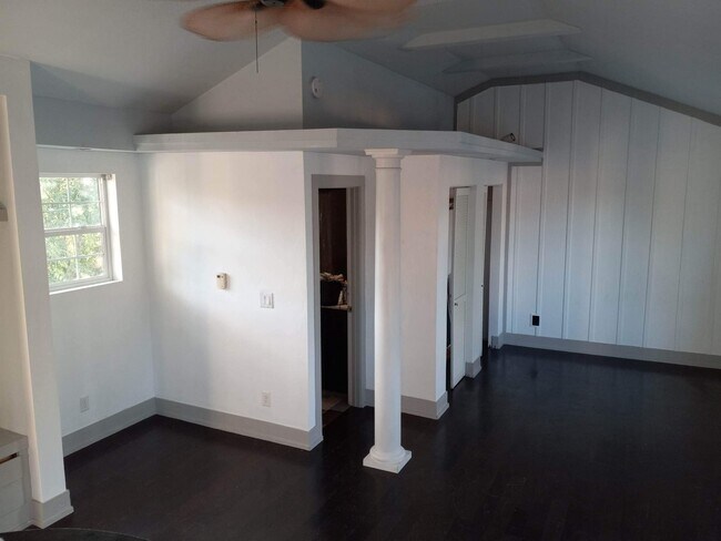 Building Photo - 1416 Elm Ave