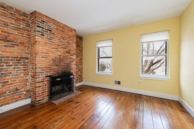 Foto del edificio - 3 Bedroom with Fenced in rear yard