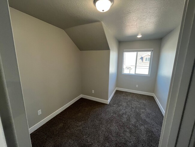 Building Photo - NEW Four Bed Cedar City!