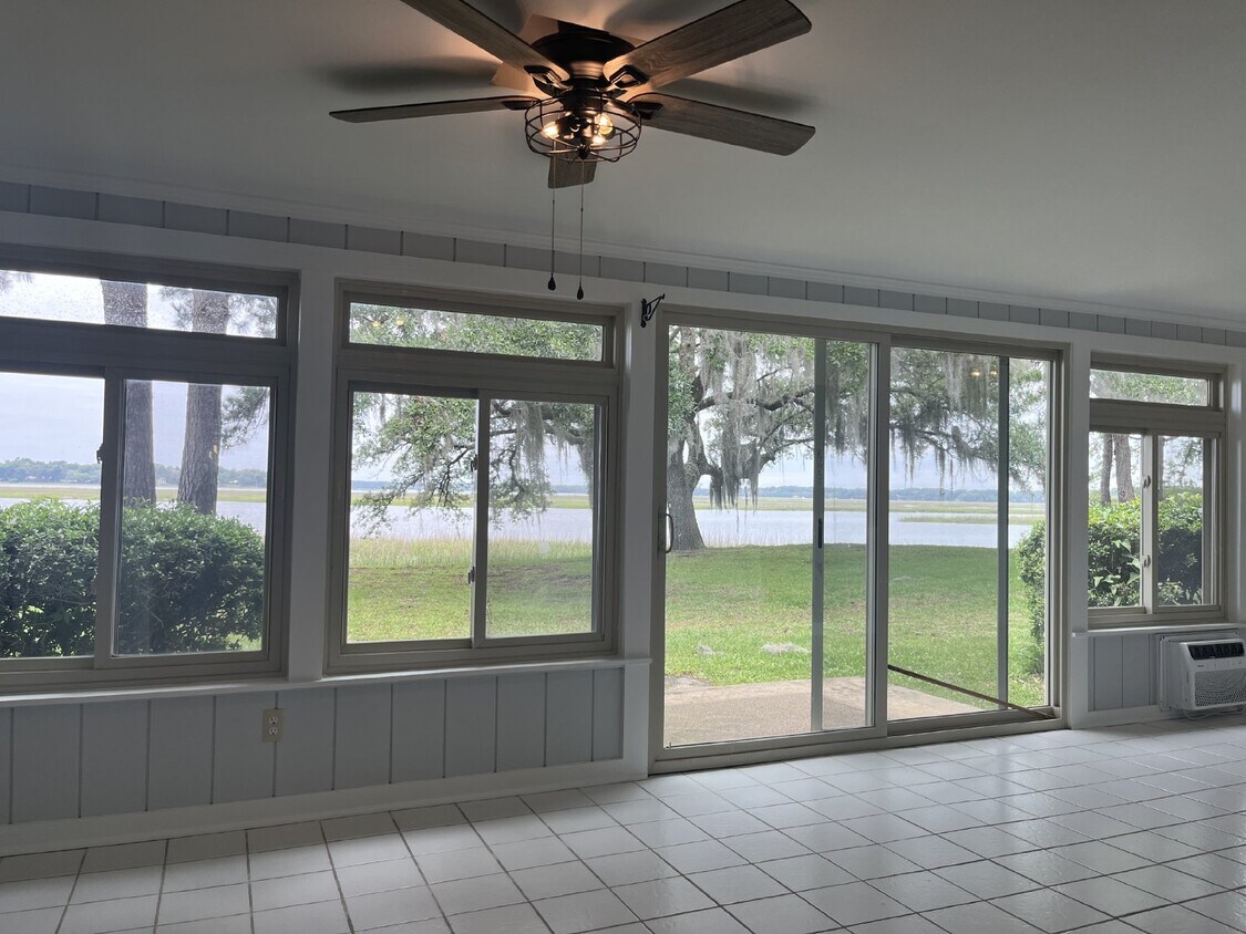 6 Marsh Harbor Dr Unit Apt. C, Beaufort, SC 29907 Room for Rent in